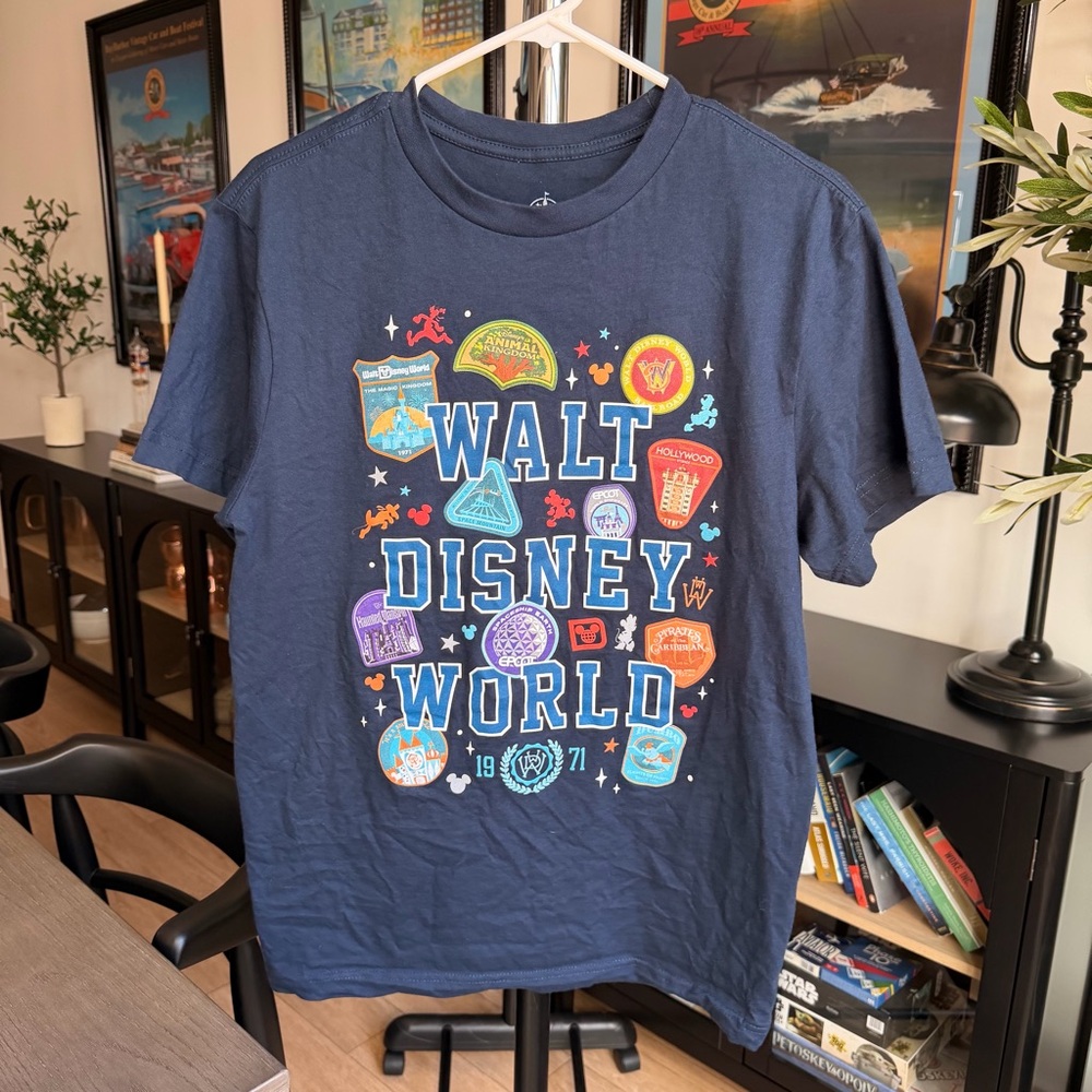 NWOT Disney World Badge shirt size small